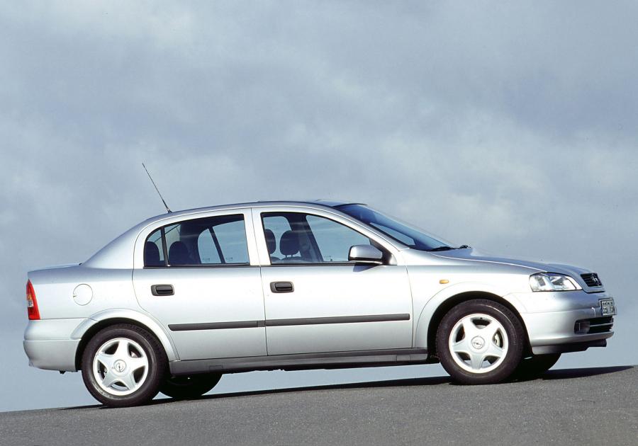  Opel Astra Sedan 1998 года  (фото 18 из 21)